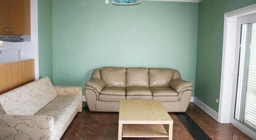 אומיס Apartments Lozina On The Beach מראה חיצוני תמונה
