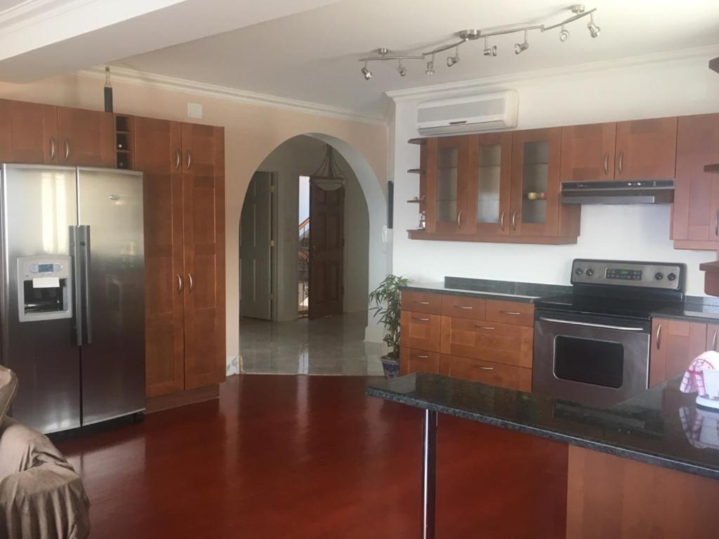אומיס Apartments Lozina On The Beach מראה חיצוני תמונה
