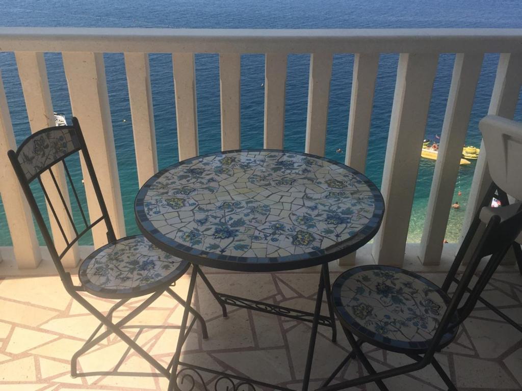 אומיס Apartments Lozina On The Beach מראה חיצוני תמונה
