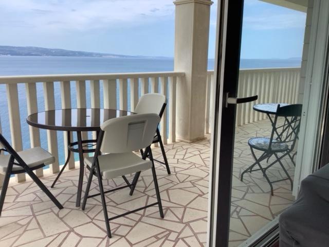אומיס Apartments Lozina On The Beach מראה חיצוני תמונה