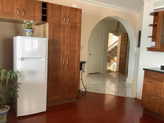 אומיס Apartments Lozina On The Beach מראה חיצוני תמונה