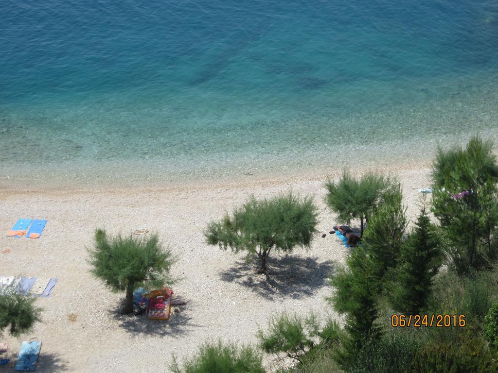 אומיס Apartments Lozina On The Beach מראה חיצוני תמונה