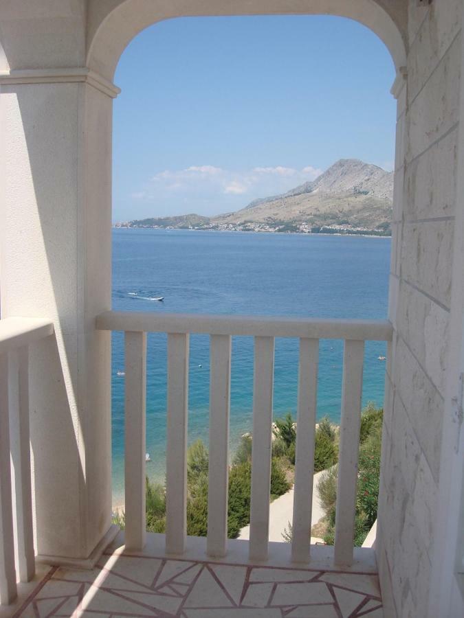 אומיס Apartments Lozina On The Beach מראה חיצוני תמונה